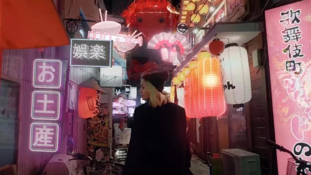 實(shí)拍加合成，攻殼特工隊(duì)風(fēng)格視頻制作場景美女街道.jpg