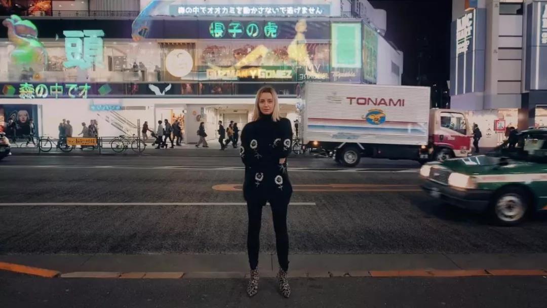 實(shí)拍加合成，攻殼特工隊(duì)風(fēng)格視頻制作場景美女街道正街.jpg