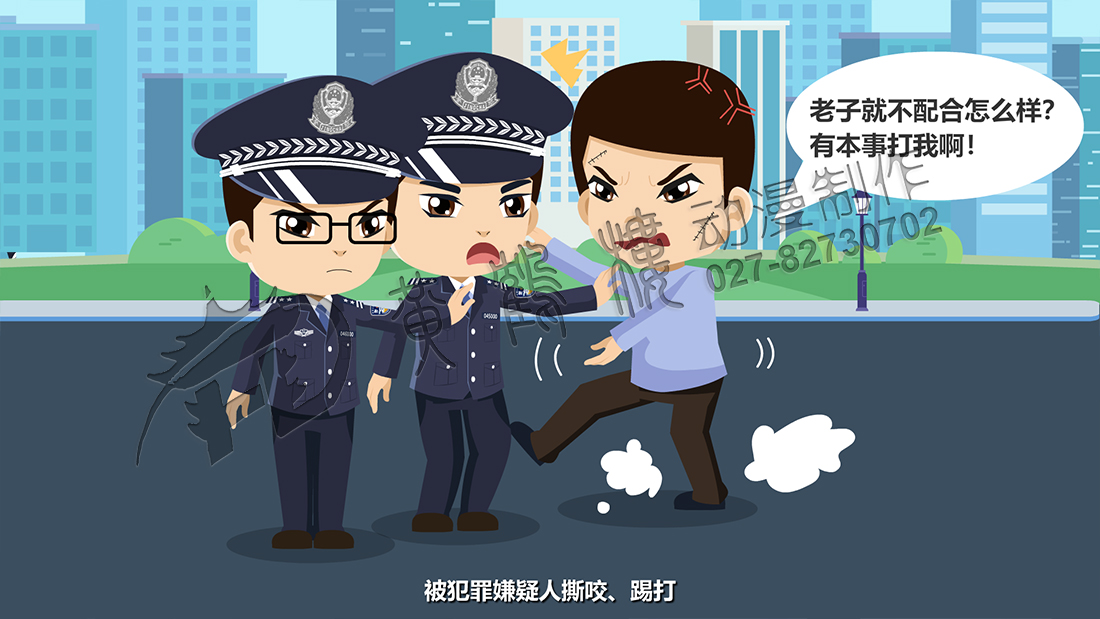 說著沖上前拽著警察衣服撕咬、踢打警察.jpg